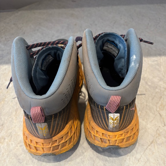 Women’s Hoka Hiking Boots! - Picture 3 of 5